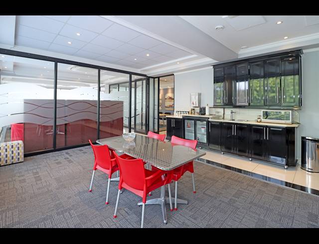 540M² OFFICE TO LET IN PARKMORE